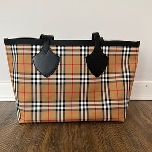 NWOT Burberry Reversible Vintage Check Medium Tote